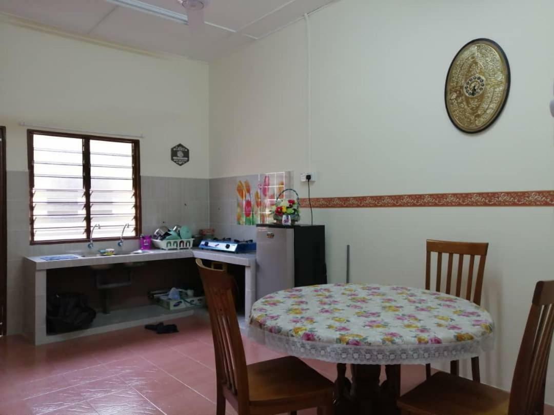 Homestay Ibu Pekan Exterior photo