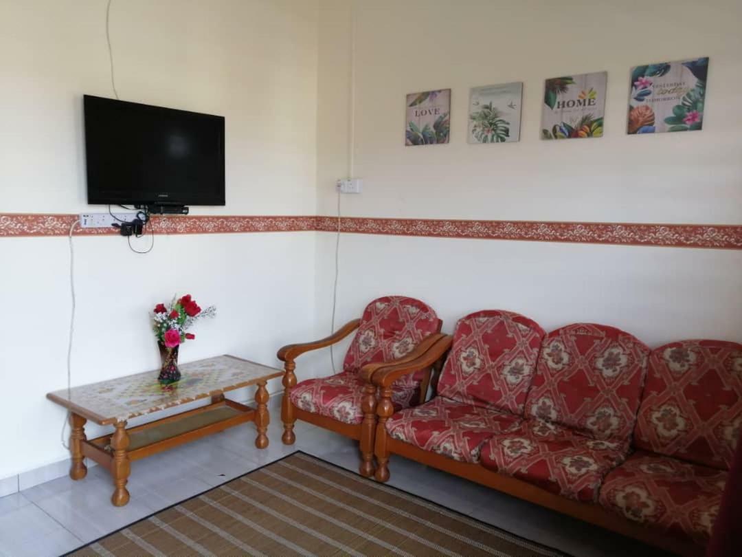 Homestay Ibu Pekan Exterior photo