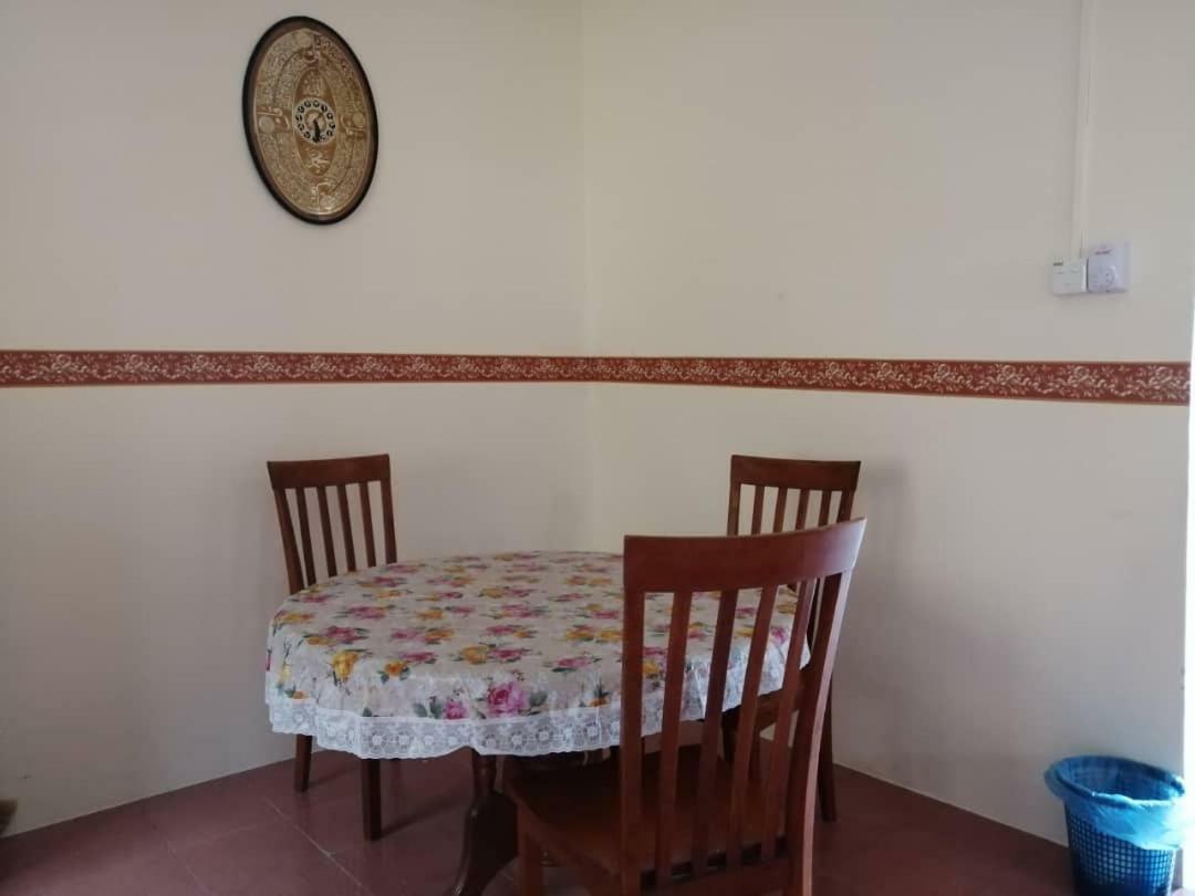 Homestay Ibu Pekan Exterior photo